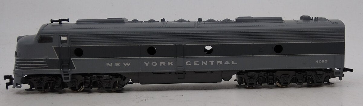 Rivarossi 1925 HO New York Central Non Powered E-8 A Diesel Locomotive #4095 EX