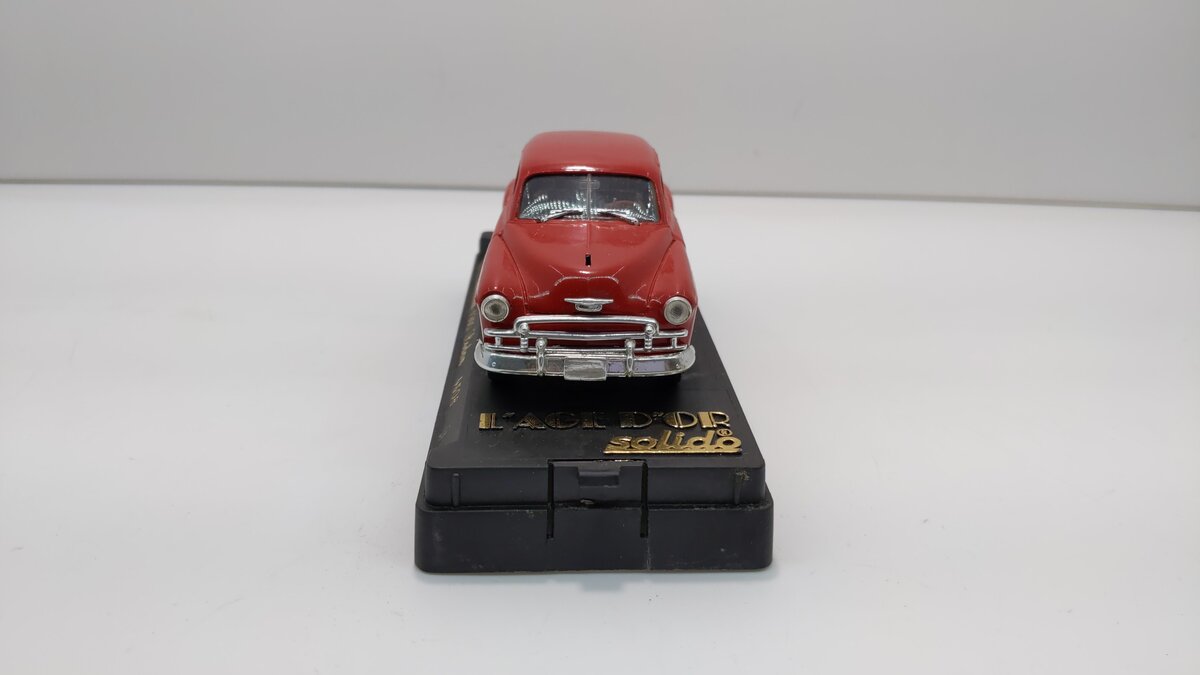 Solido 4508 1:43 Scale L'Age D'Or Red 1950 Chevrolet Sedan W/Plastic Case