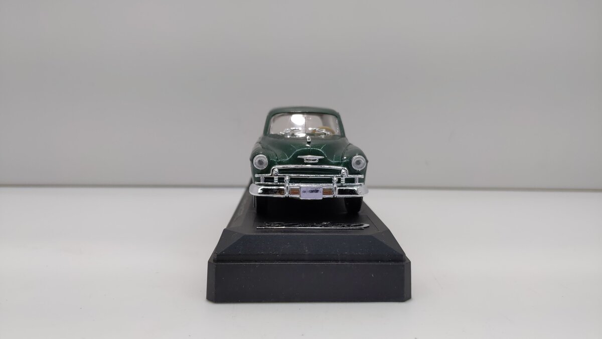 Solido 4508 1:43 Scale Age D'Or Dark Green Die-Cast 1950 Chevrolet Sedan W/Displ EX/Box