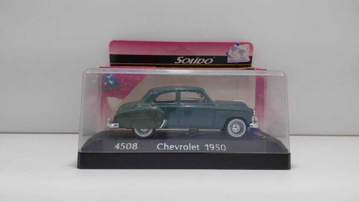 Solido 4508 1:43 Scale Age D'Or Dark Green Die-Cast 1950 Chevrolet Sedan W/Displ EX/Box