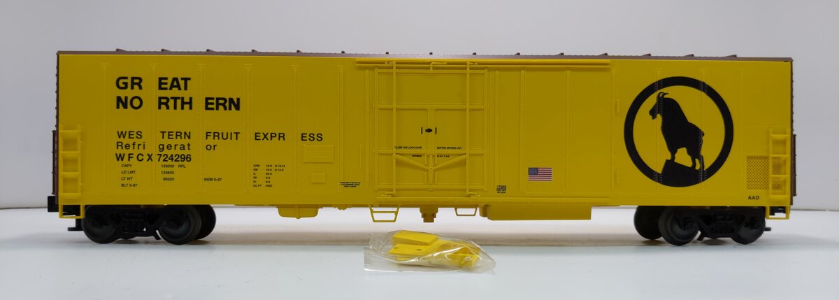 Lionel 3-17502 O Gauge LCCA Great Northern Refrigerator Car #724296 LN/Box