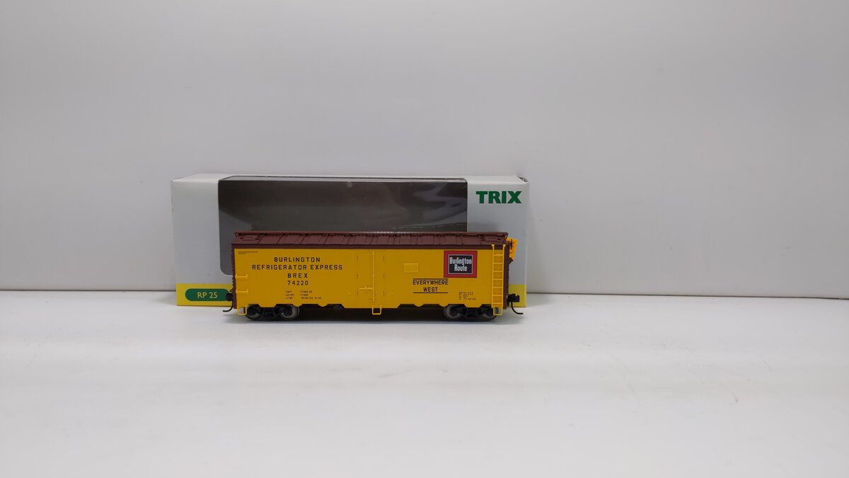 Marklin 24902-11 HO Scale Burlington Refrigerator Express Fright Car #74220 LN/Box