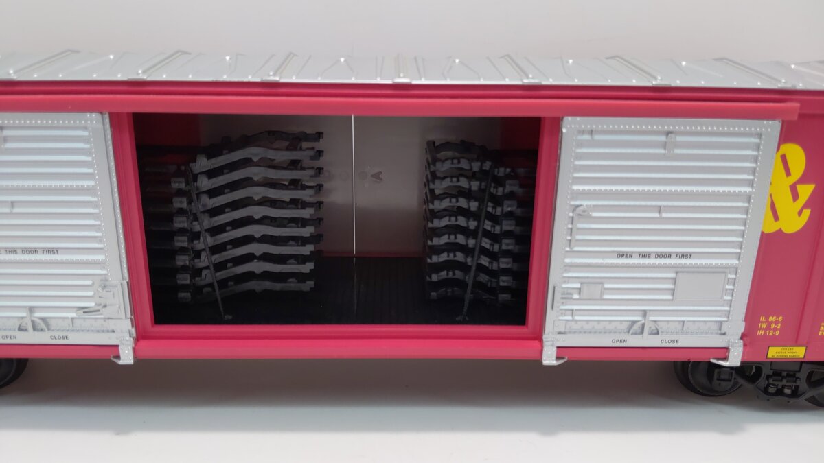 Lionel 6-17273 O Gauge DT&I  Double Door Boxcar with Auto Frames