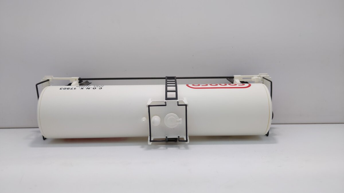 Lionel 6-17903 O Gauge Conoco Unibody Tank Car LN/Box