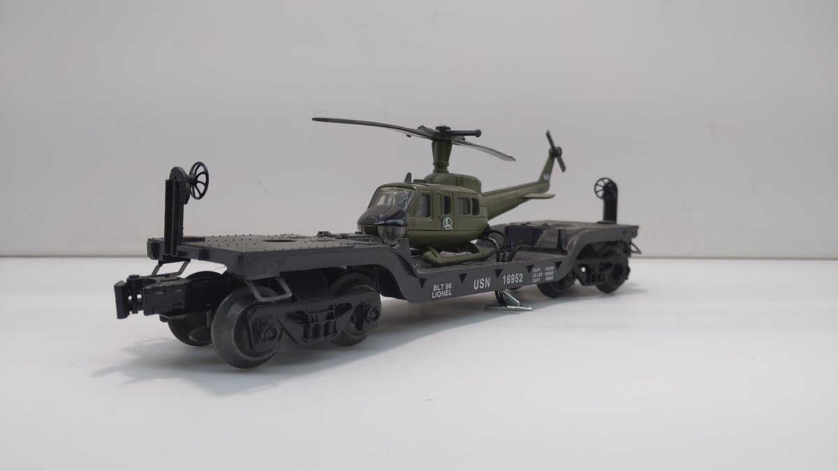 Lionel 6-16952 O Gauge US Navy Flatcar with Ertl Helicopter #16952 NIB