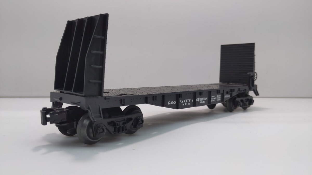 Lionel 6-16382 O Kansas City Southern Flatcar w/Bulkheads