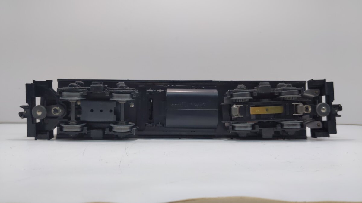 Lionel 6-8650 O Burlington Northern U36B Powered Diesel Locomotive #8650 NIB