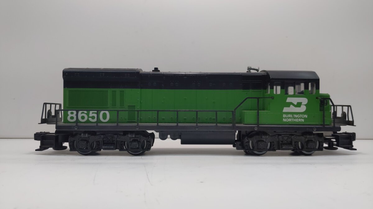 Lionel 6-8650 O Burlington Northern U36B Powered Diesel Locomotive #8650 NIB