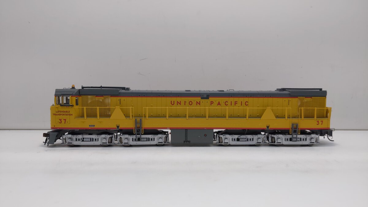 Athearn G41008 HO Union Pacific U50 Diesel Locomotive #37
