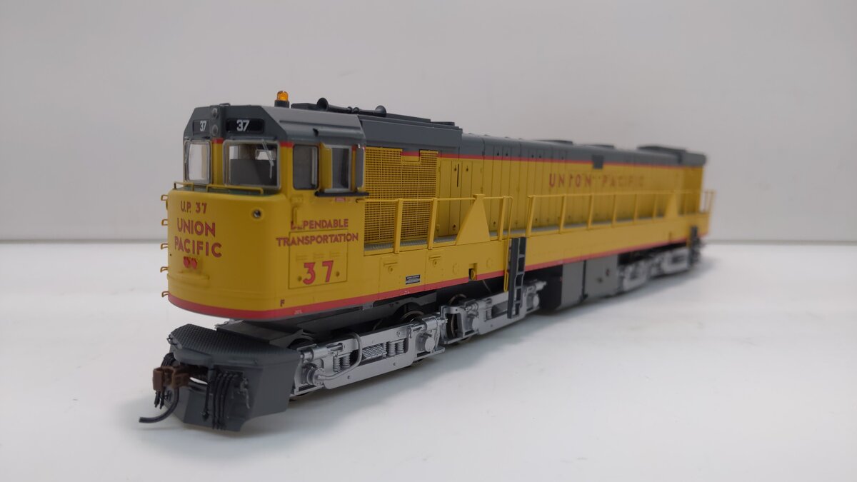 Athearn G41008 HO Union Pacific U50 Diesel Locomotive #37