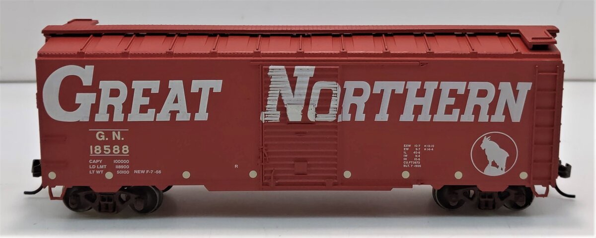 Athearn 70467 HO Great Northern 40' Youngstown Door Box Car #18588