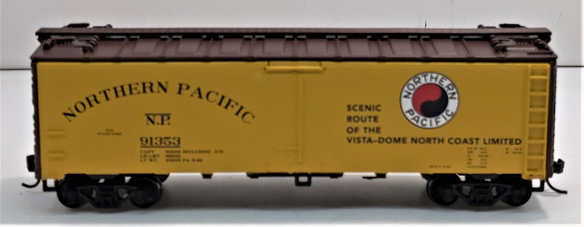 Athearn 7131 HO Gauge Northern Pacific 40' Steel Reefer # 91353 Kit