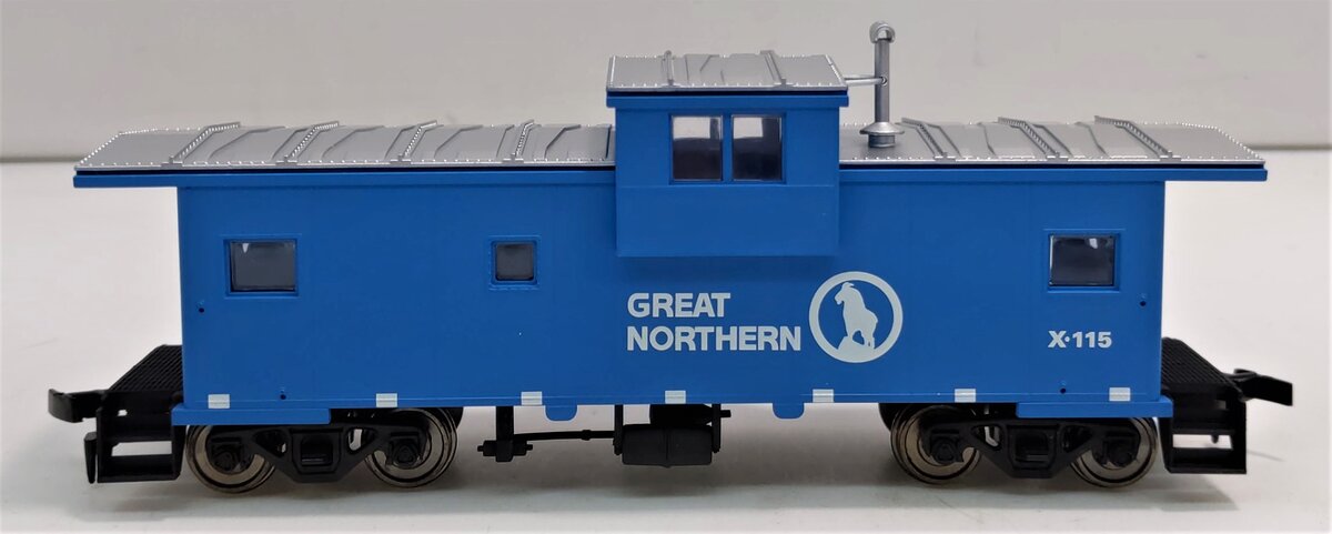 Atlas 1905 HO Scale Great Northern Extended Vision Caboose