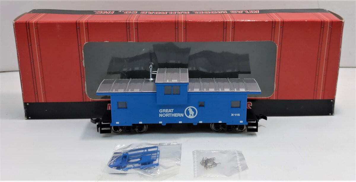 Atlas 1905 HO Scale Great Northern Extended Vision Caboose
