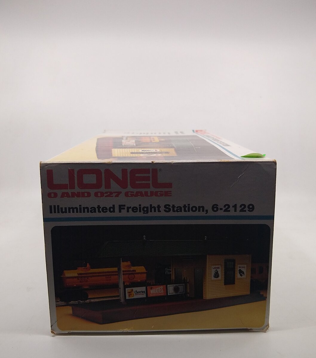 Lionel 6-2129 O Gauge Illuminated Freight Station LN/Box
