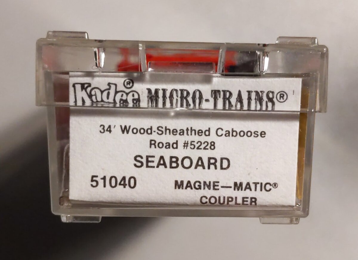 Micro-Trains 05100040 N Seaboard Air Line 34' Wood Sheathed Caboose #5228 EX/Box