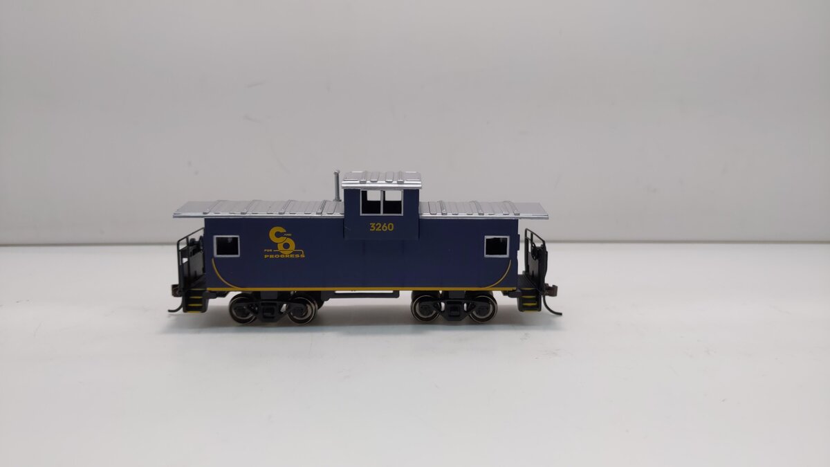 Bachmann 17705 HO Chesapeake and Ohio 36' Wide-Vision Caboose #3260 LN/Box