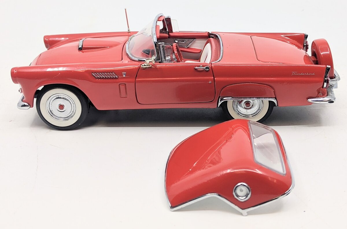 Danbury Mint 1956 1:24 Diecast Ford Thunderbird Coupe in Red NIB