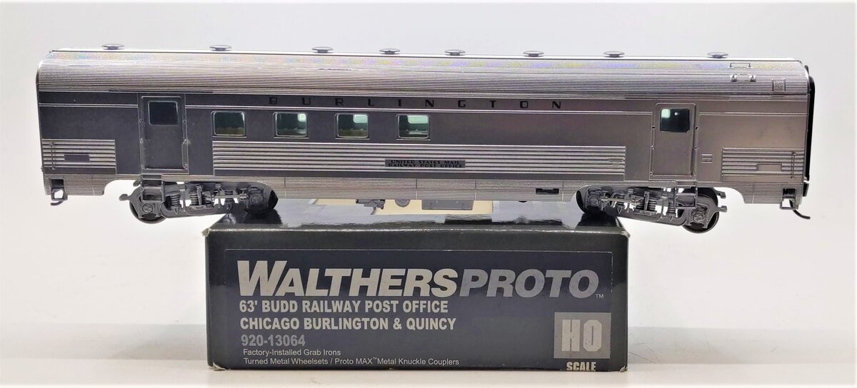 Walthers 920-13064 HO Scale Chicago Burlington & Quincy 63' Budd RPO Car