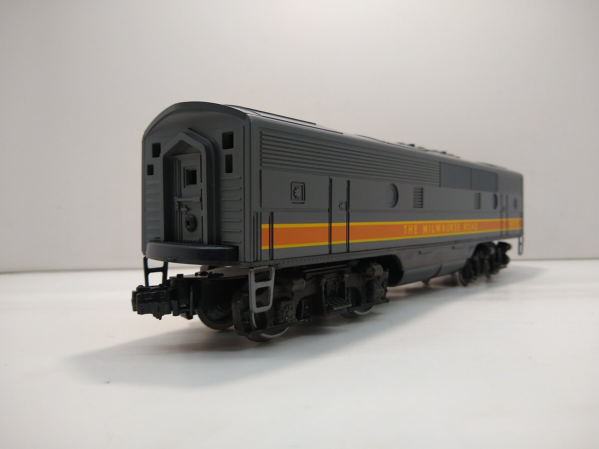 Lionel 6-8575 O Milwaukee Road Non-Powered B Unit Diesel Locomotive LN/Box