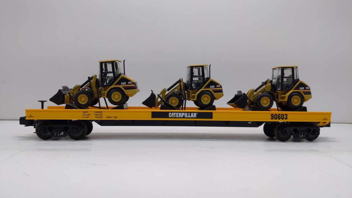 MTH 20-98358 O Gauge Caterpillar Flatcar with 3 Wheel Loaders LN/Box