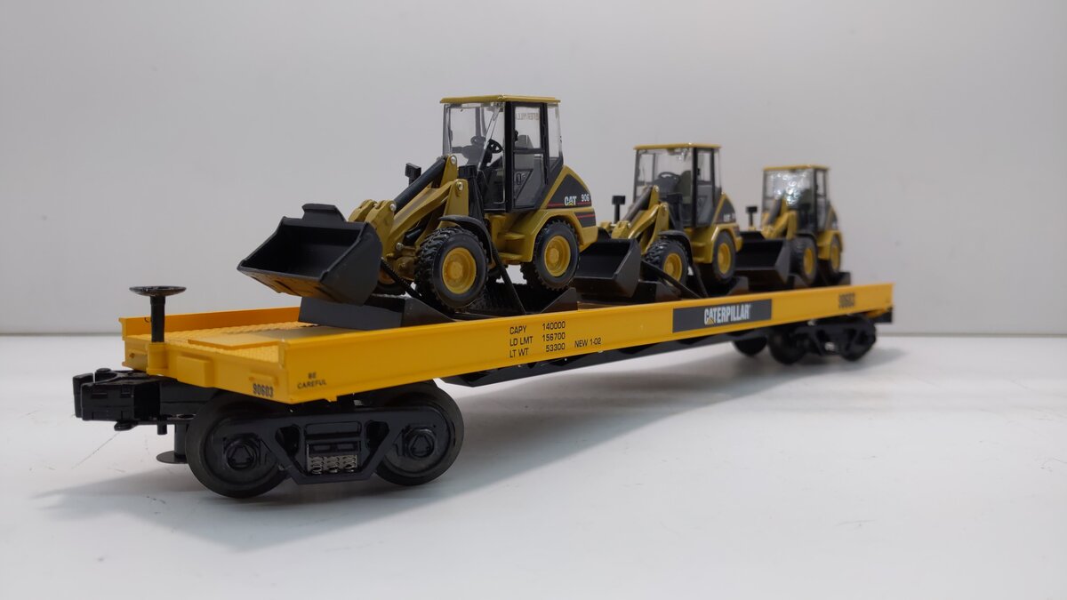 MTH 20-98358 O Gauge Caterpillar Flatcar with 3 Wheel Loaders LN/Box