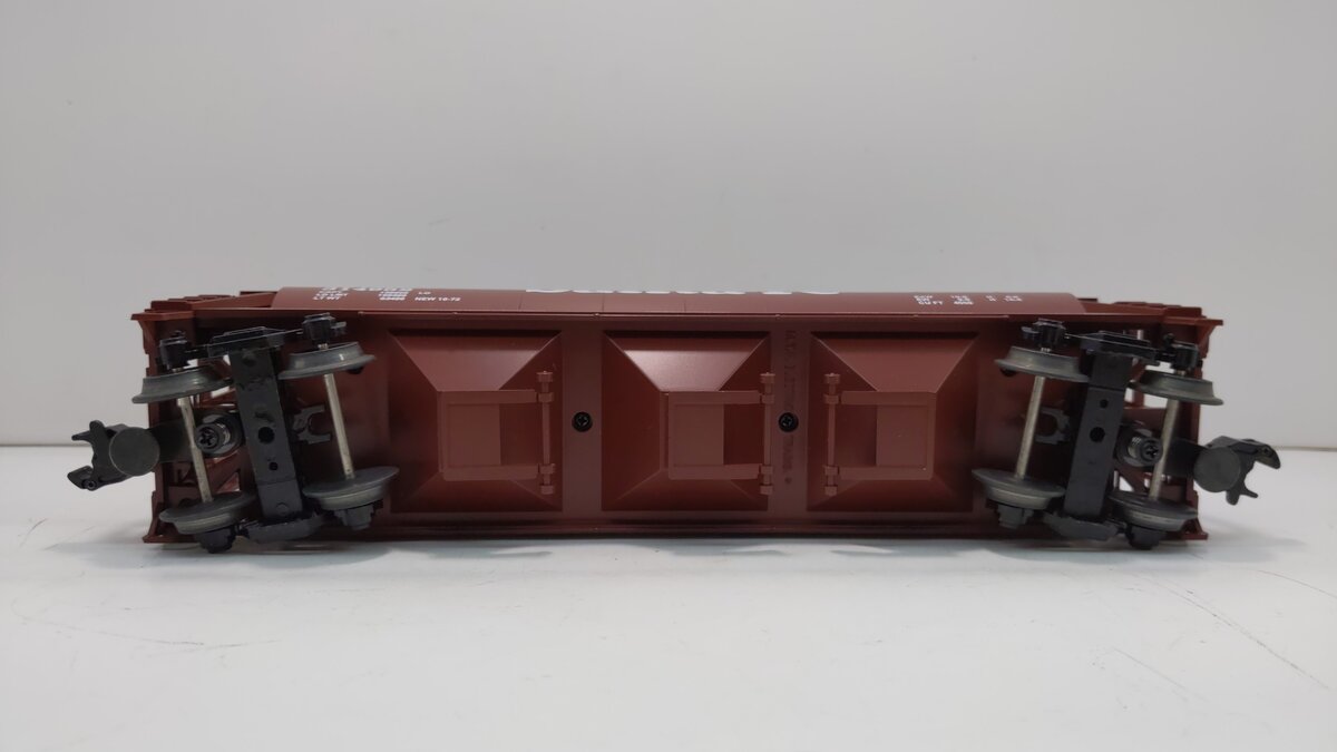 MTH 20-97406 O Gauge Santa Fe 3-Bay Cylindrical Hopper #314952 LN/Box