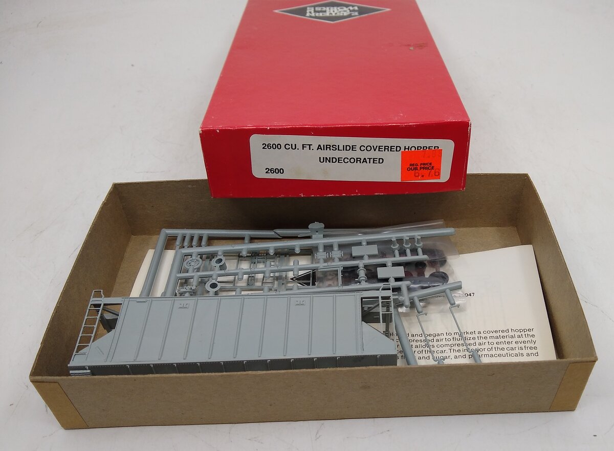 Eastern Car Works 2600 Undecorated Cu. Ft. Airslide Covered Hopper Plastic Kit