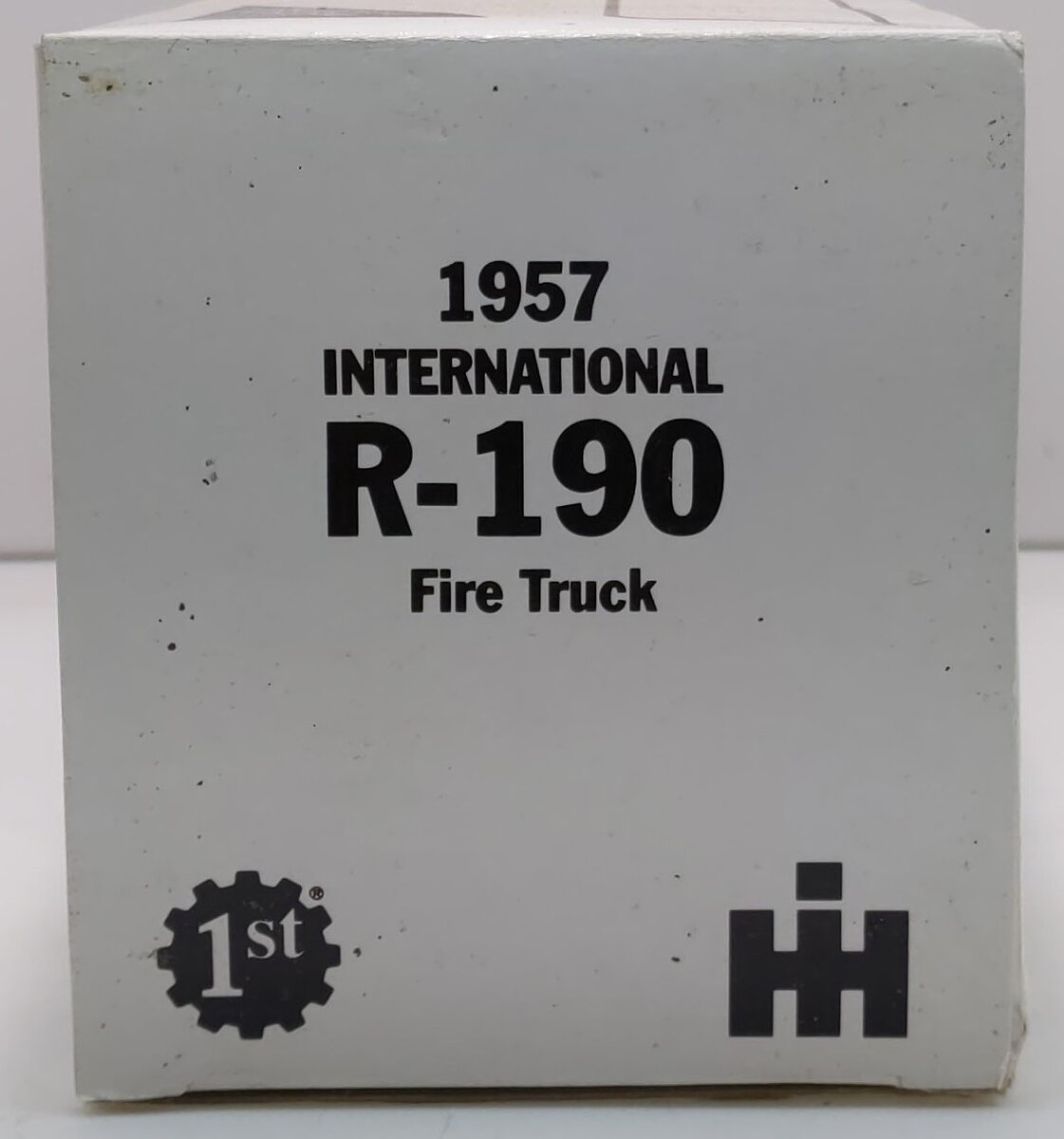 First Gear 19-0113 1:34 MTFD 1957 International R-190 Fire Truck MT/Box
