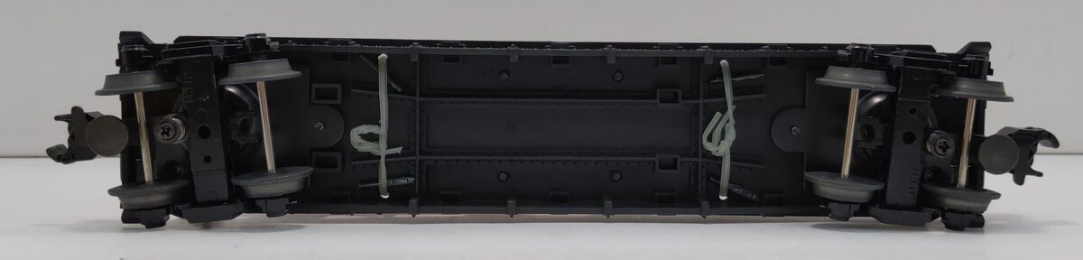 MTH 30-7624 O Gauge Auto Transport Flatcar with 2 Ertl '64 Corvettes #19640 LN/Box