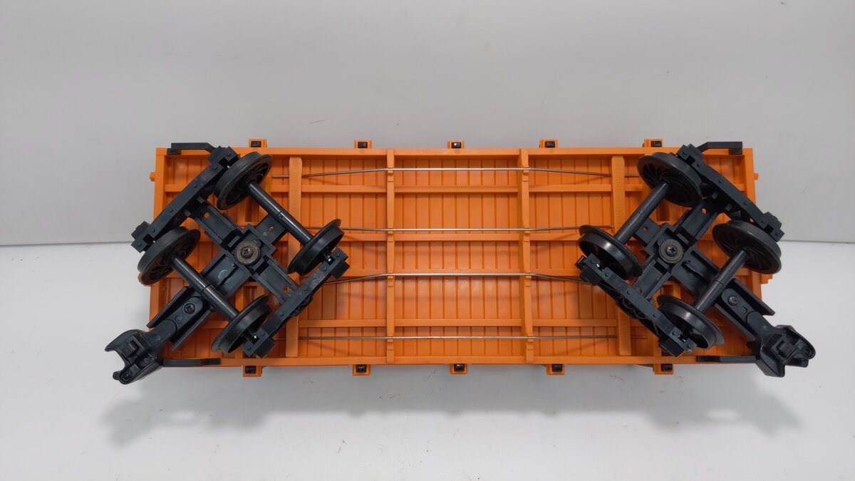 Lionel 8-87503 G Scale Illinois Central Gulf Flatcar w/Stakes EX/Box