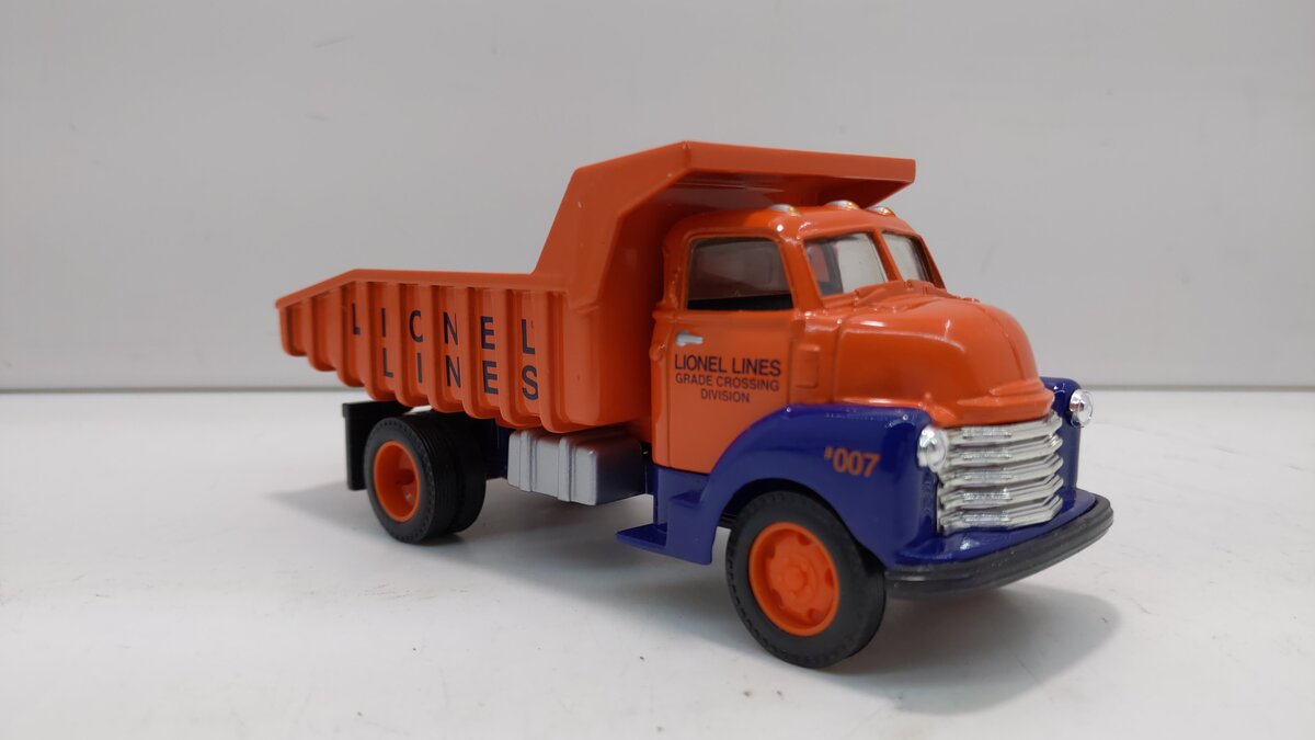 Lionel 343500 Eastwood Automobilia Lionel Lines Dump Truck w/2 Figures