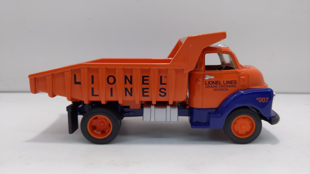 Lionel 343500 Eastwood Automobilia Lionel Lines Dump Truck w/2 Figures