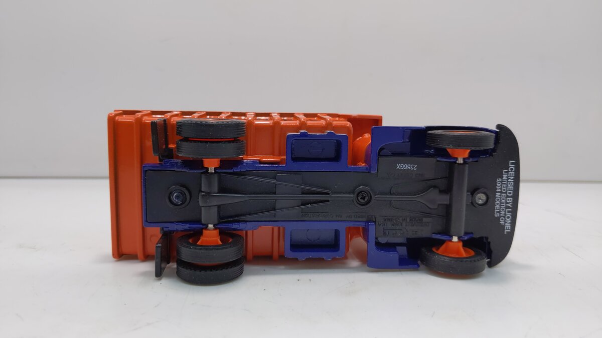 Lionel 343500 Eastwood Automobilia Lionel Lines Dump Truck w/2 Figures