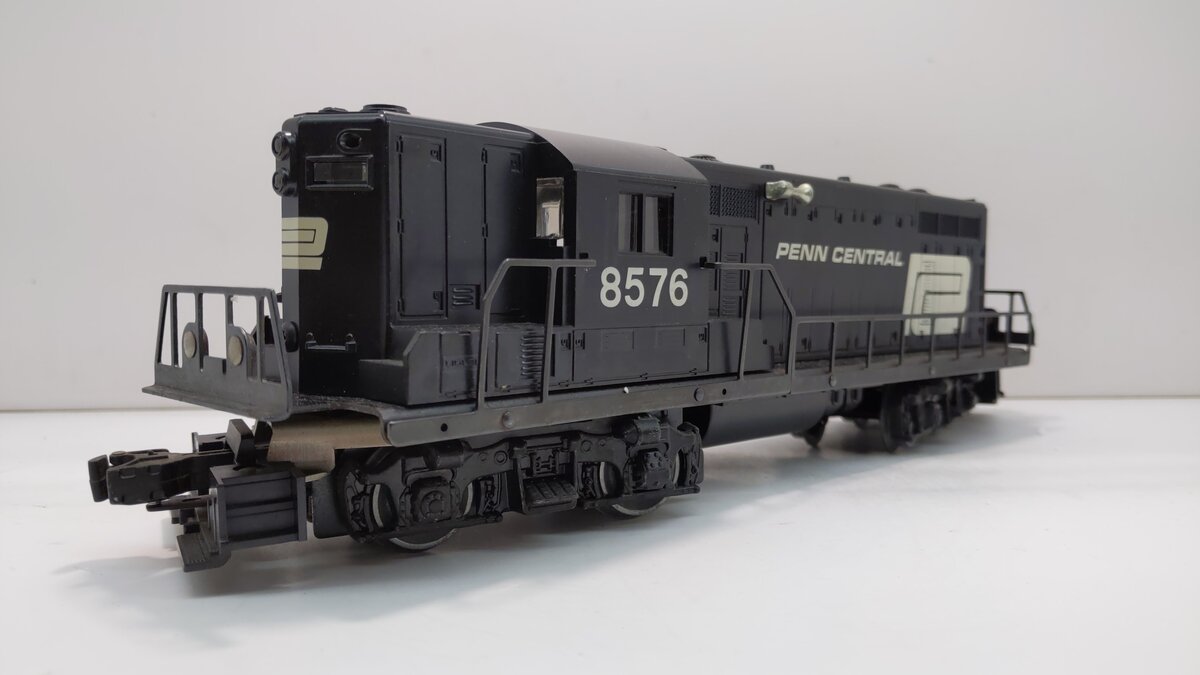 Lionel 6-8576 O Gauge Penn Central GP-7 Diesel Locomotive LN/Box