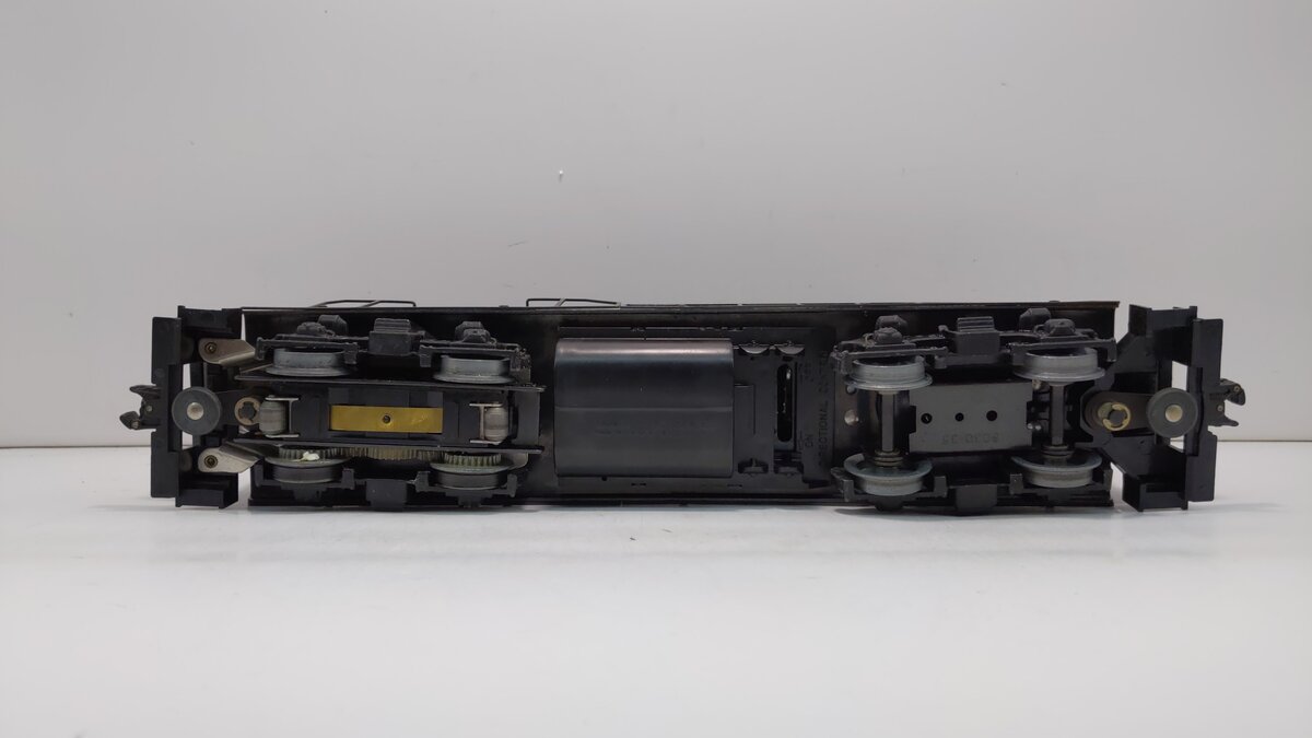 Lionel 6-8576 O Gauge Penn Central GP-7 Diesel Locomotive LN/Box