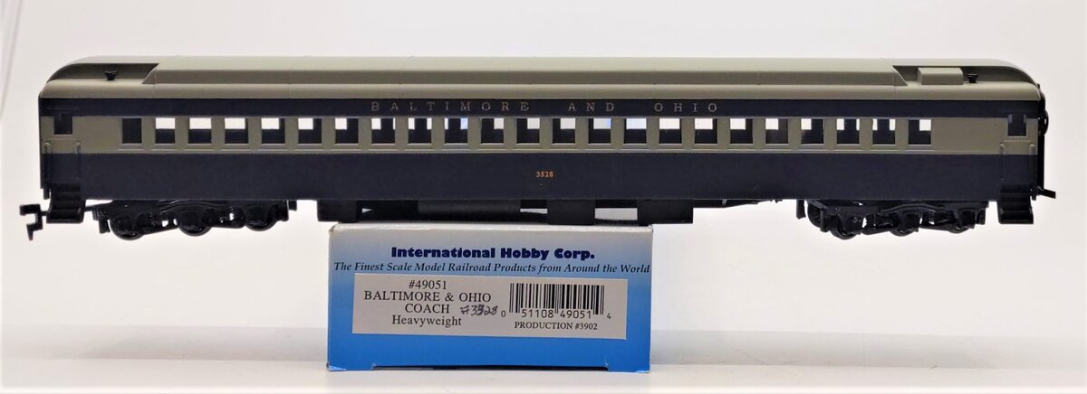 2 Classic Streetcars 49051 HO Scale Baltimore & Ohio Heavyweight Coach Car #3528