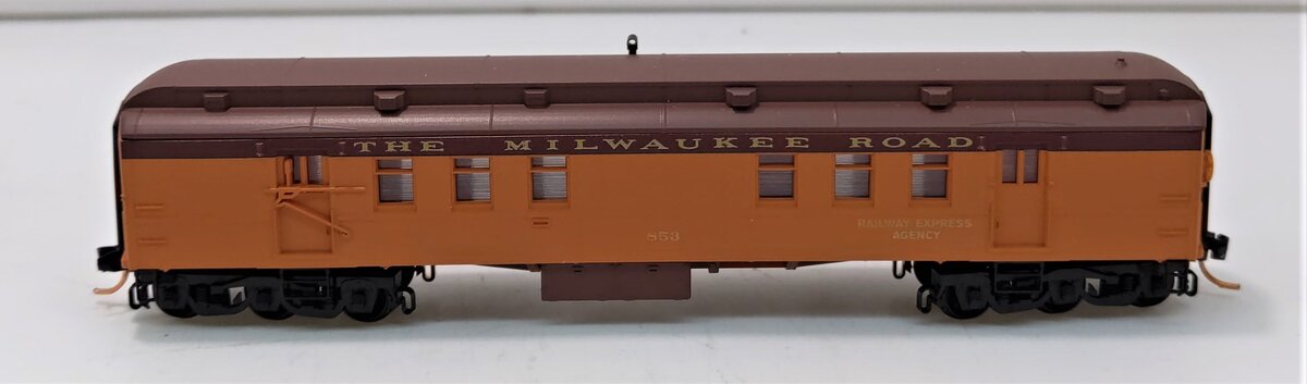 Micro-Trains 14000120 N Milwaukee Road 60' RPO Heavyweight Passenger Car #853 LN/Box