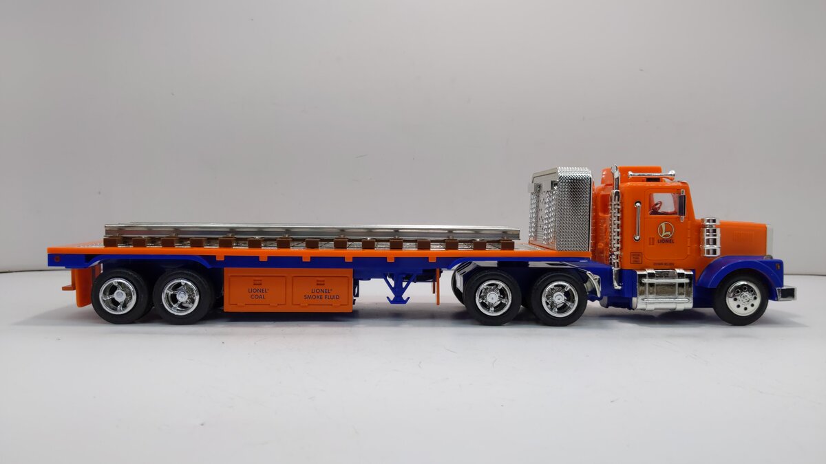Lionel TMT-18405 O Gauge Flatbed Toy Truck with Operating Lights-Sound Caboose NIB