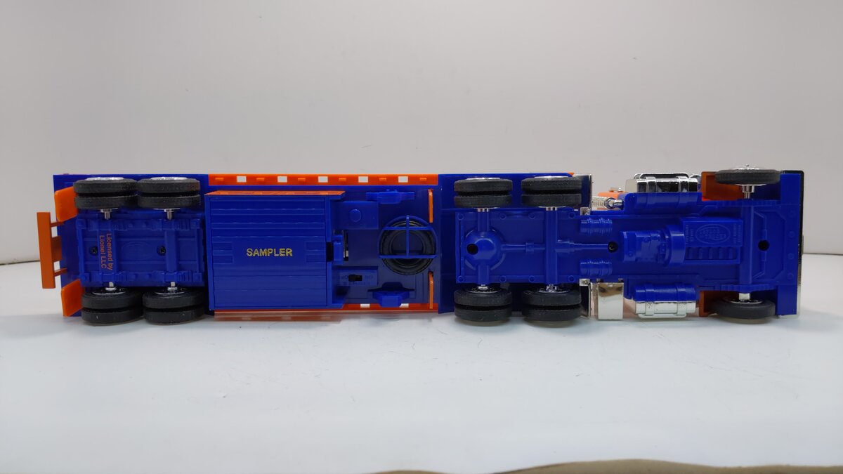 Lionel TMT-18405 O Gauge Flatbed Toy Truck with Operating Lights-Sound Caboose NIB