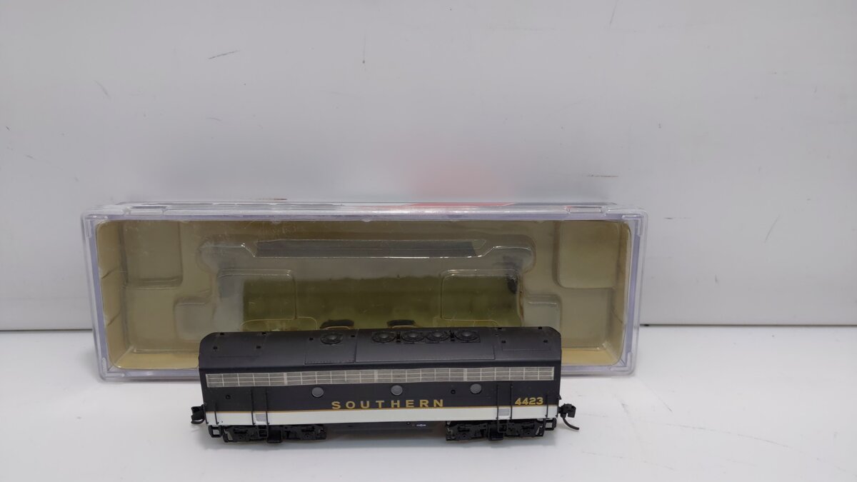 InterMountain 69778-04 N Scale Southern EMD F7B Diesel Locomotive #4423 LN/Box