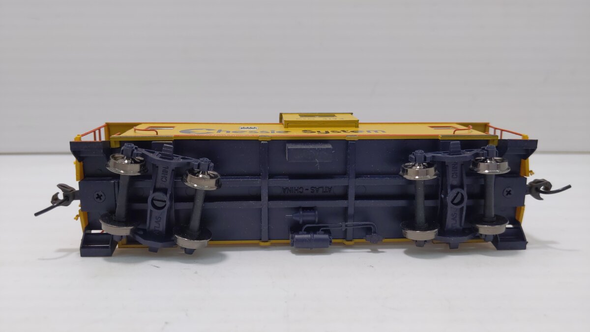 Atlas 20000558 HO Scale Chessie Extended Vision Caboose #3194