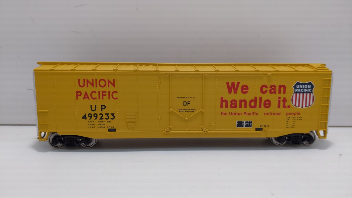 Walthers 931-1672 HO Union Pacific 50' Plug-Door Boxcar #499233 - Ready To Run  LN