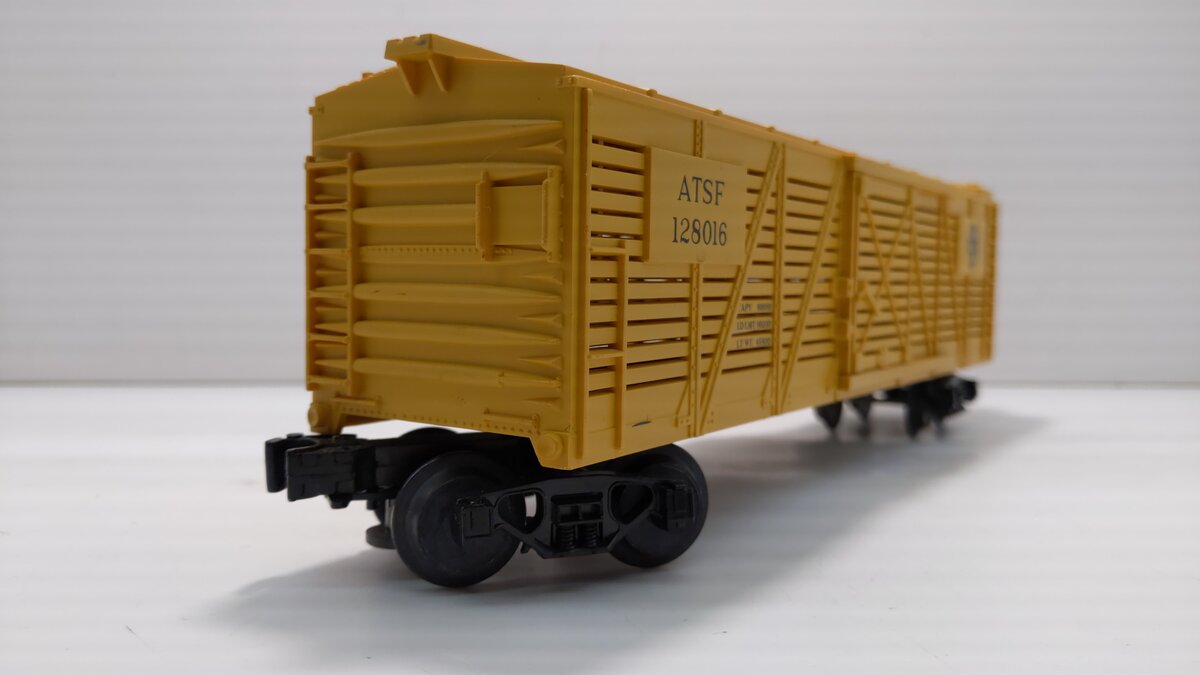 MTH 20-7103 O Gauge Santa Fe Stock Car #128016 LN/Box