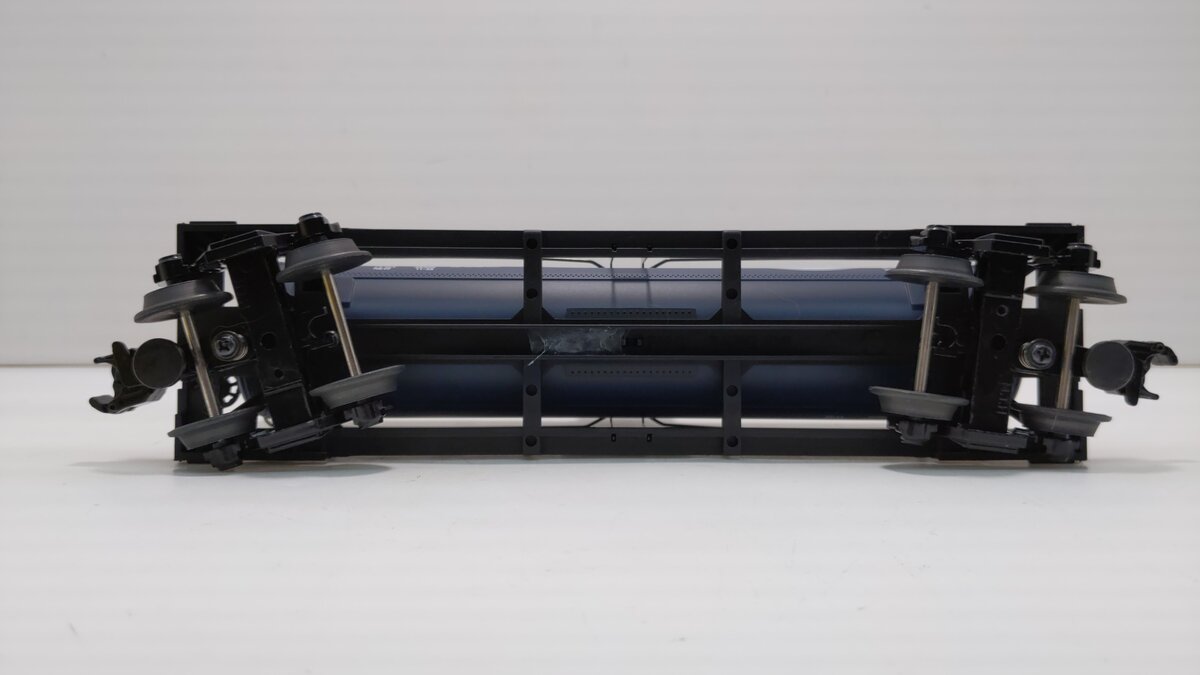 MTH 30-7314 O Gauge ESSO Single Dome Tank Car #91863 NIB