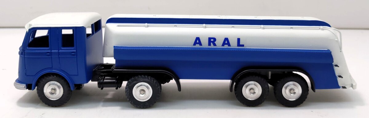 Marklin 18032 HO Scale Diecast 2008 Insider Mercedes Benz ARAL Tanker Truck