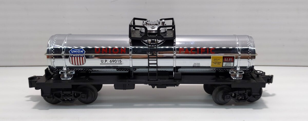 Lionel 6-26132 O Gauge Union Pacific Single Dome Chrome Tank Car #69015 LN/Box