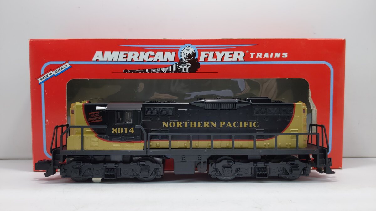 American Flyer 6-48014 S Scale Northern Pacific GP-9 Diesel Locomotive #8014 LN/Box