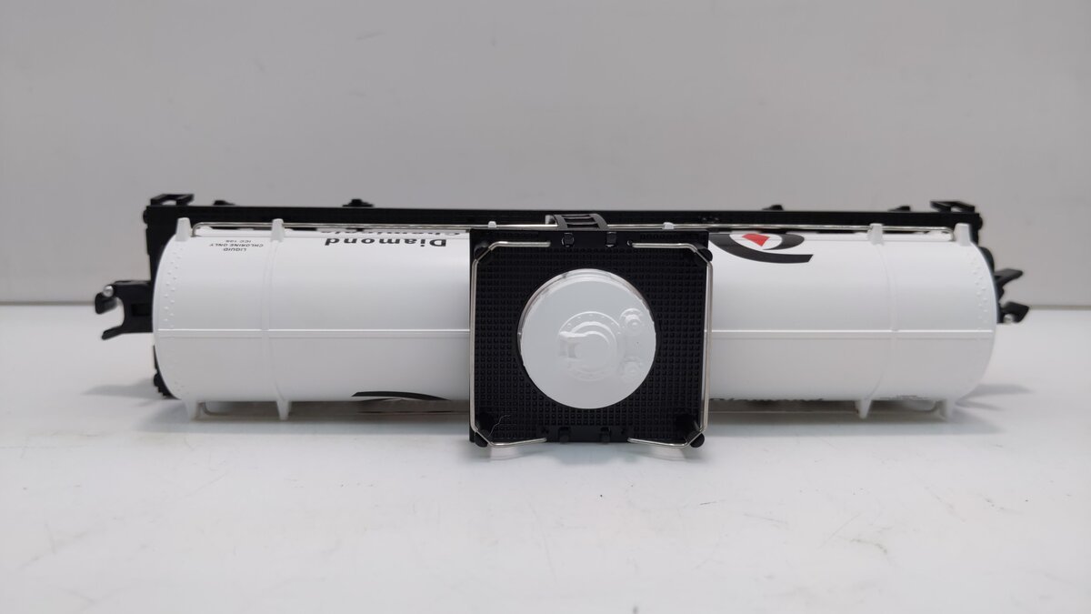 American Flyer 6-48413 S Gauge Diamond Chemicals Single Dome Tank Car LN/Box