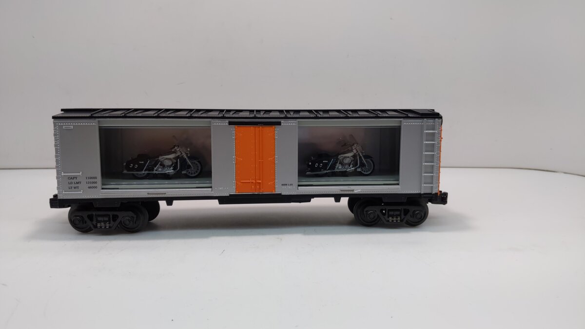 MTH 30-74293 O Gauge Harely-Davidson 40' Window Box Car with 2 2001 Road King LN/Box